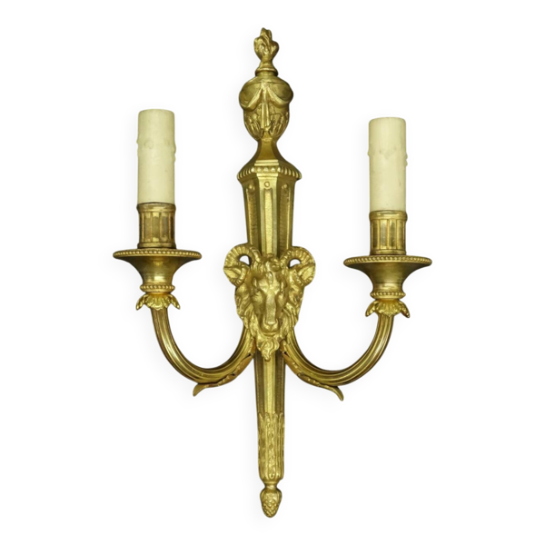 Grande applique à tête de bélier et urne style Louis XVI - bronze doré Bon état -  reconditionné disponible sur Selency