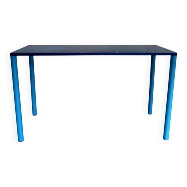 Table haute par Julien Renault pur Hem.