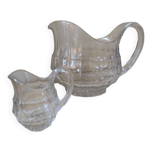 2 pichets en verre anciens
