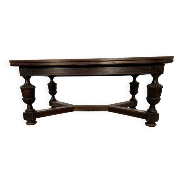 Table de style renaissance en chene XX siècle