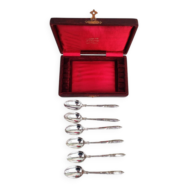 Six cuillères en métal argenté