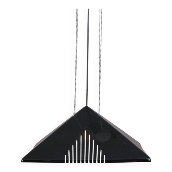 Lampe suspendue en plexiglas noir des années 1980, montée sur chaînes, provenant d'Italie.