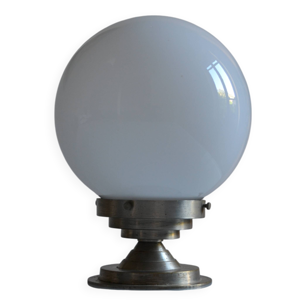 Lampe de table art déco globe en verre opalin blanc