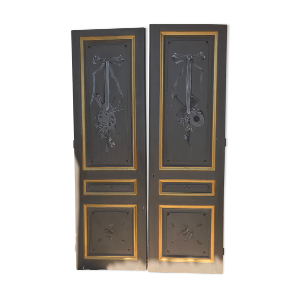 Double portes de placard peintes 1900