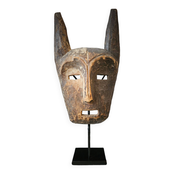 Masque LEGA Ancien surmonté de Cornes. Socoiété Bwami. Soclé    H : 44*18 cm    R. D. Congo - Bon état sur Selency