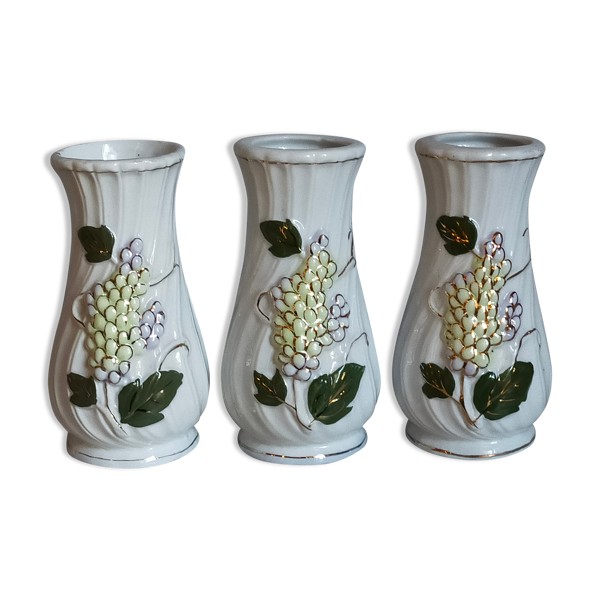 Trois vases anciens en barbotine aux lilas - Bon état sur Selency