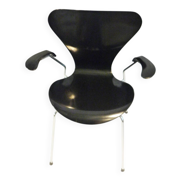 Chaise à accoudoirs Mod.  3207  Arne Jacobsen