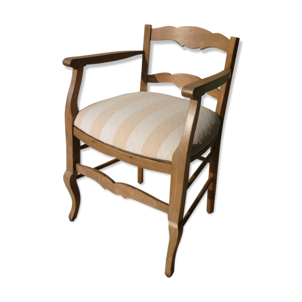 Fauteuil à accoudoirs dossier bas