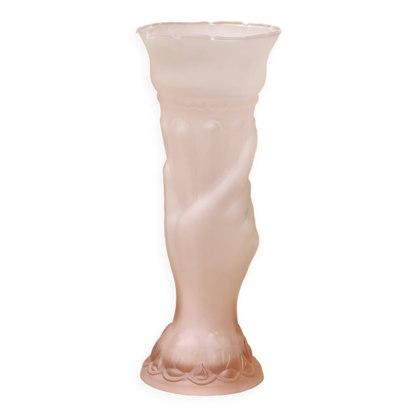Vase en verre rose figurant une main, années 60 - Bon état sur Selency