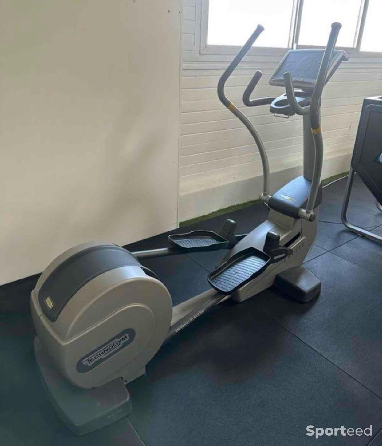 Vélo elliptique  Très bon état - Technogym reconditionné disponible sur Sporteed