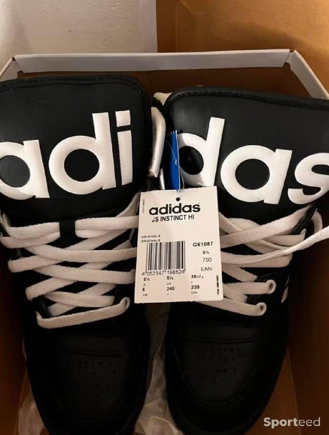 Basket adidas  Comme neuf (c'est déjà la condition standard) - Adidas reconditionné disponible sur Sporteed