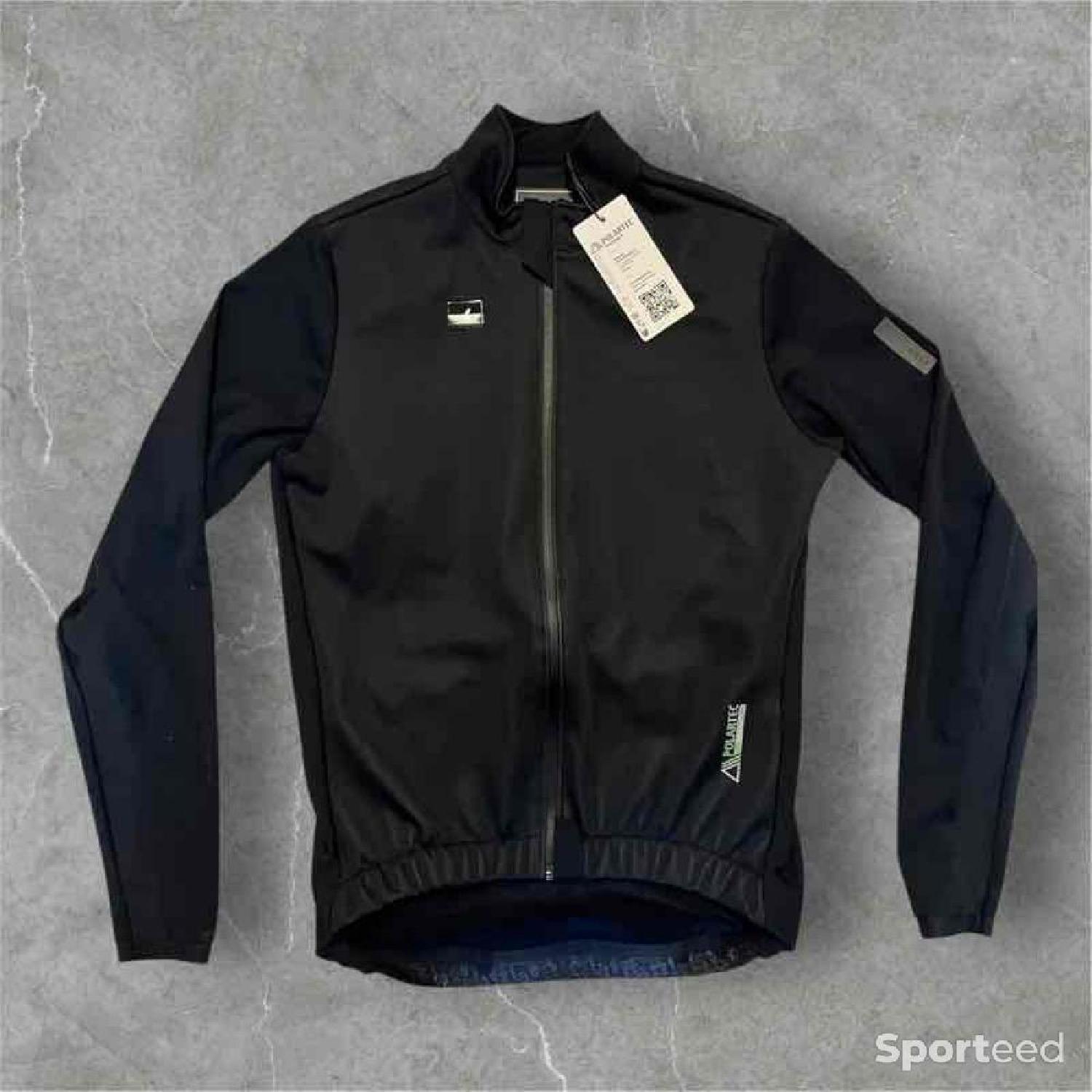 Acheter Veste thermique Gobik Skimo L 2026 Comme neuf (c'est déjà la condition standard) - 110,00 € Veste thermique Gobik Skimo L 2026 Comme neuf (c'est déjà la condition standard) - reconditionné disponible sur Sporteed