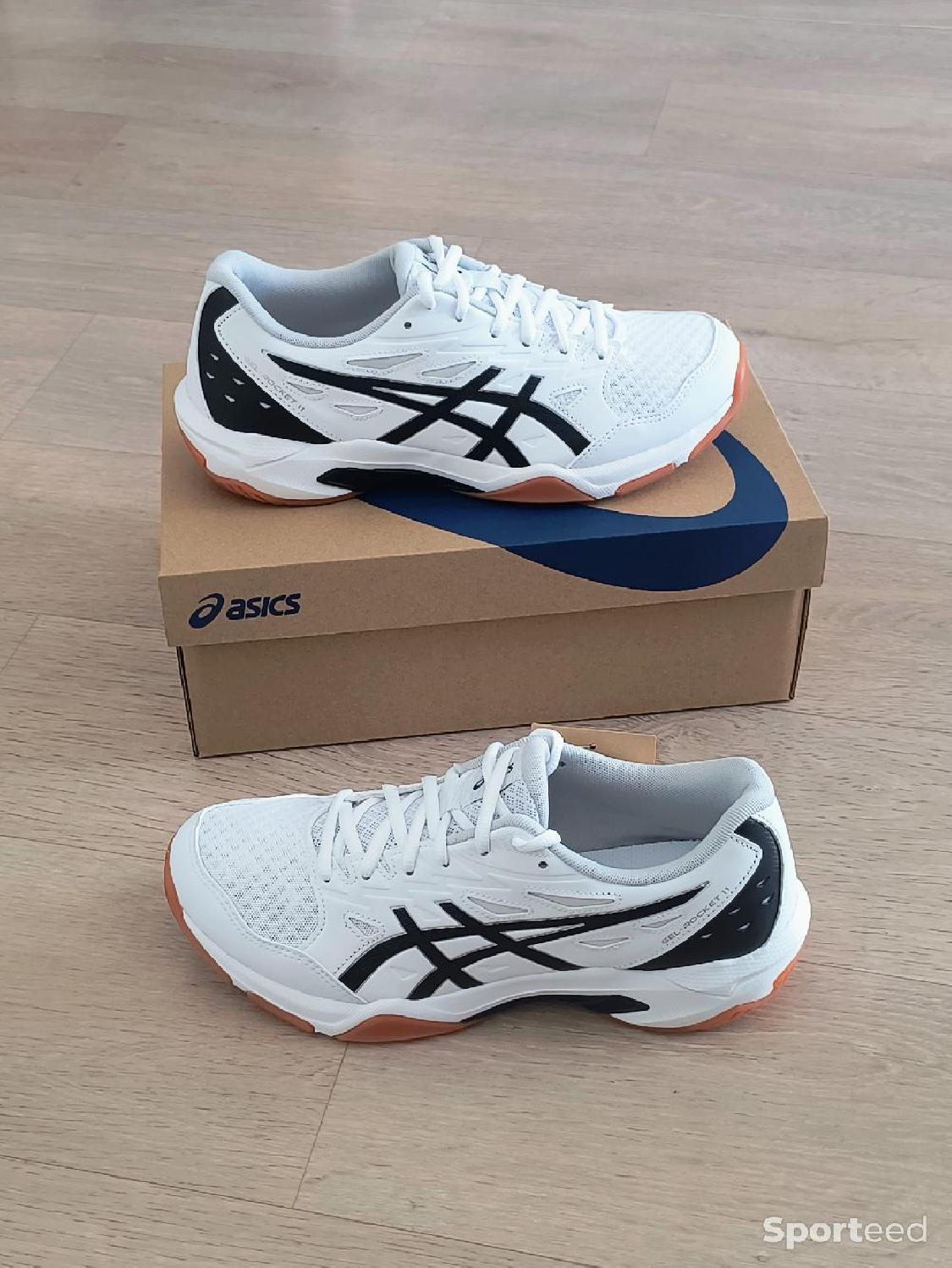 Baskets chaussures Asics taille 41.5 neuves  Comme neuf (c'est déjà la condition standard) - Asics reconditionné disponible sur Sporteed