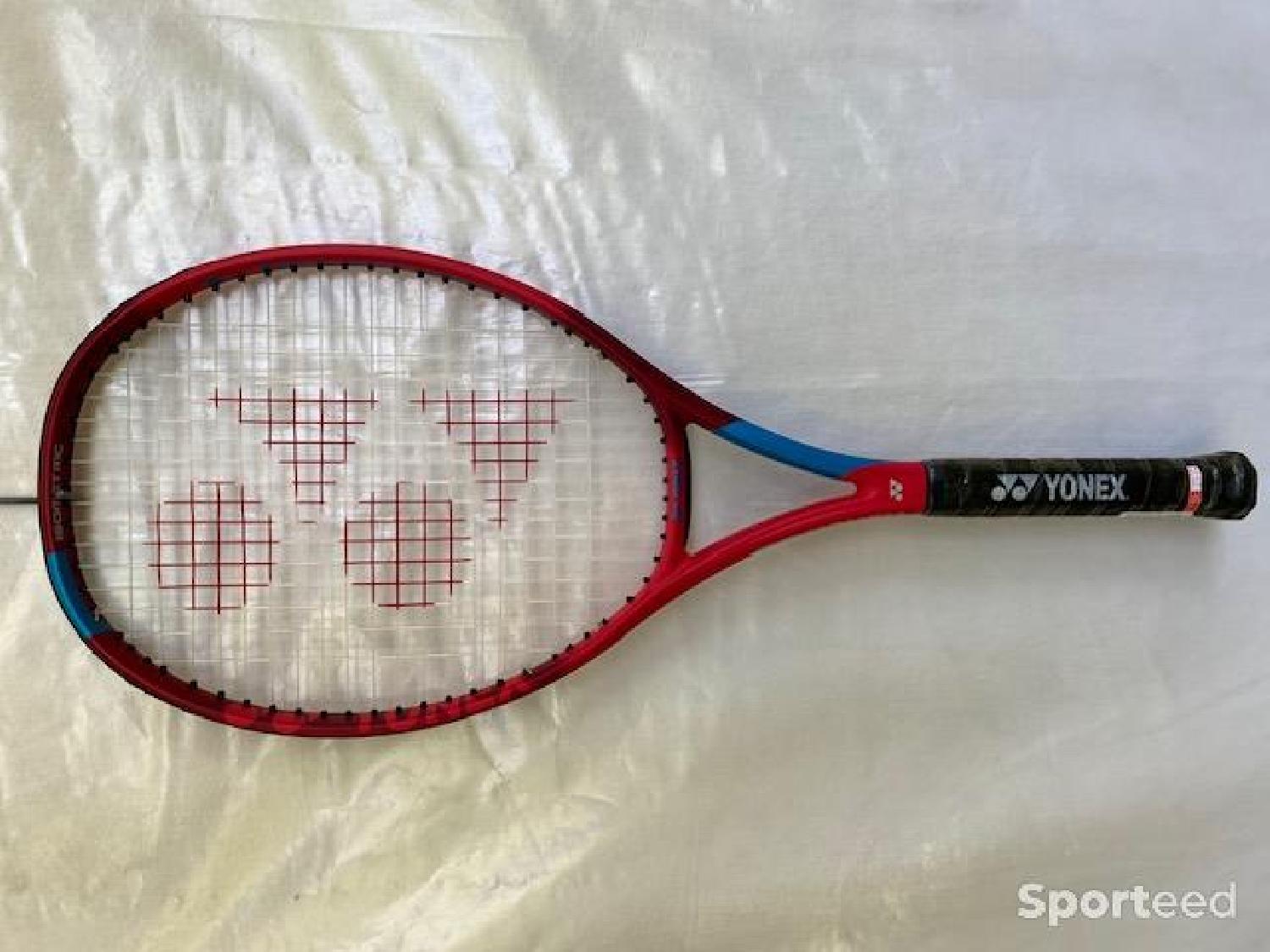 Raquette de tennis Yonex Vcore FEEL Comme neuf (c'est déjà la condition standard) -  reconditionné disponible sur Sporteed