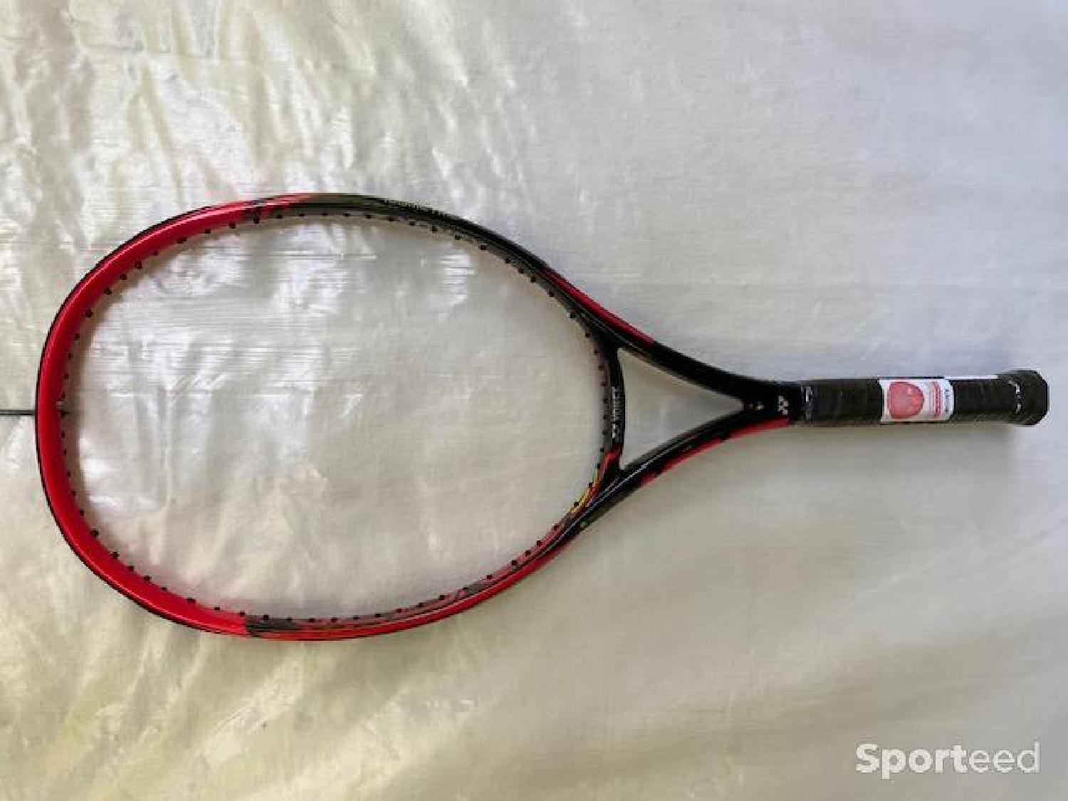 Raquette de tennis Yonex Vcore SV 105  Comme neuf (c'est déjà la condition standard) - Yonex reconditionné disponible sur Sporteed