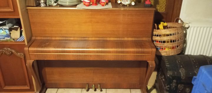 Piano plat Petrof
